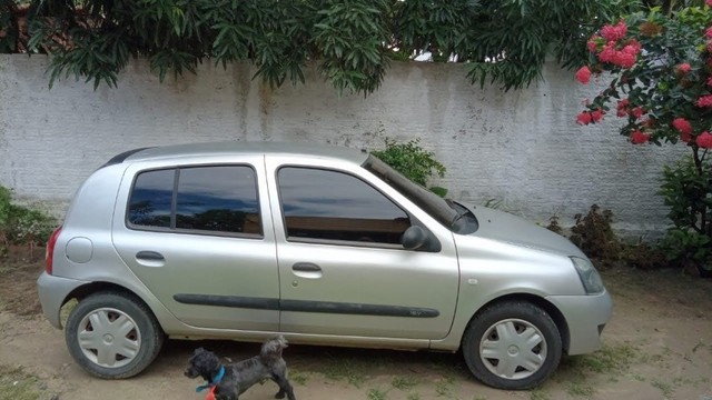 CLIO EM PERFEITO ESTADO E REVISADO.