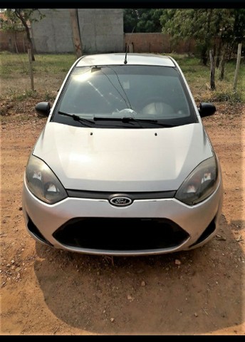 ? VENDO FORD FIESTA 2011?