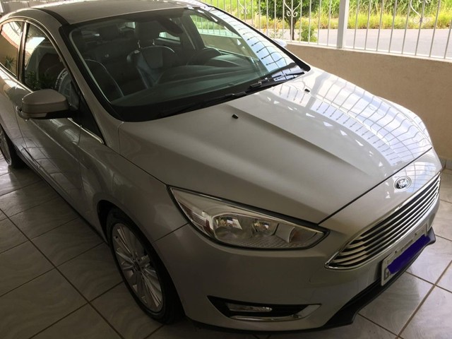 FOCUS FASTBACK TITANIUM AUTOMÁTICO