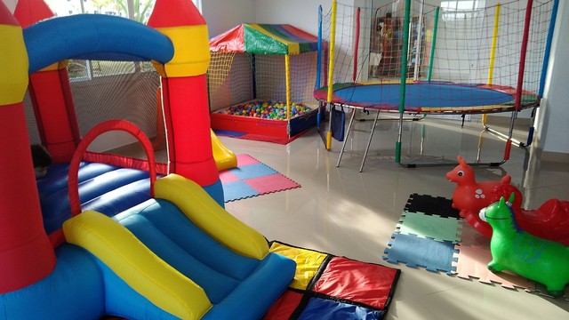 Locação de brinquedos com a L&R DIVERSÕES.
