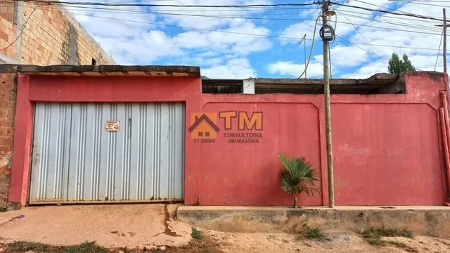 Casa com 2 Quartos, Toda na Laje, estrutura para mais 2 pavimentos - Aceito carro