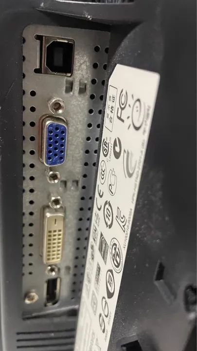 Monitor HP com tela giratória ,ajuste de altura acompanha os cabos - Foto 3