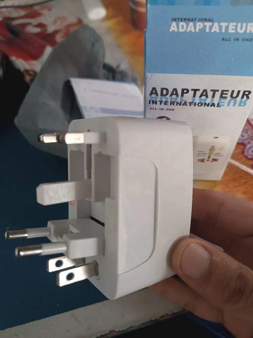 Adaptador de tomada universal - novo