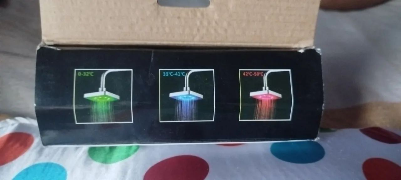 Chuveiro de LED na caixa