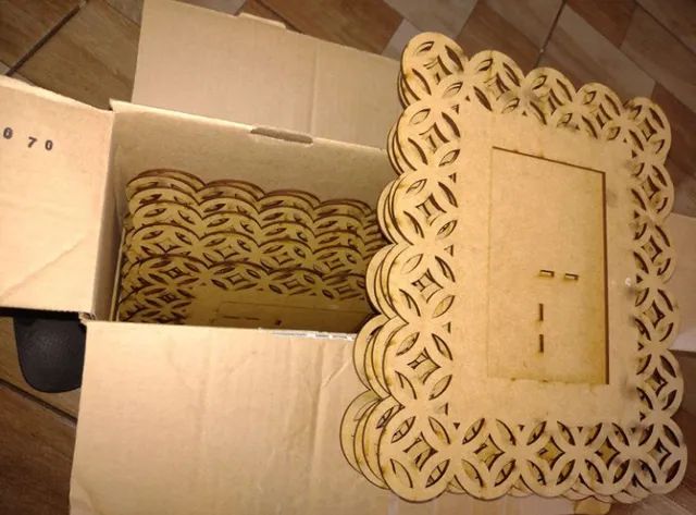 porta retratos com borda geométricas 