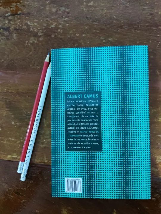 Livro "O Estrangeiro", de Albert Camus - Foto 2