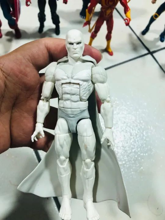 Visão branco Marvel Legends 