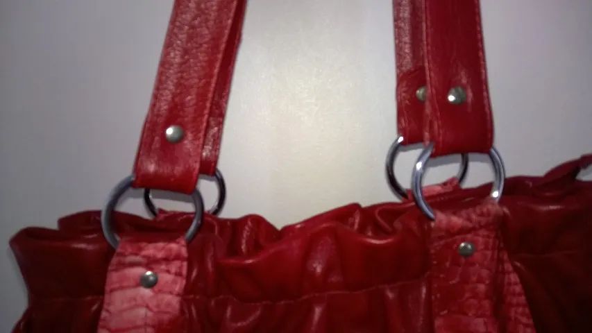bolsa vermelha em couro - Foto 6