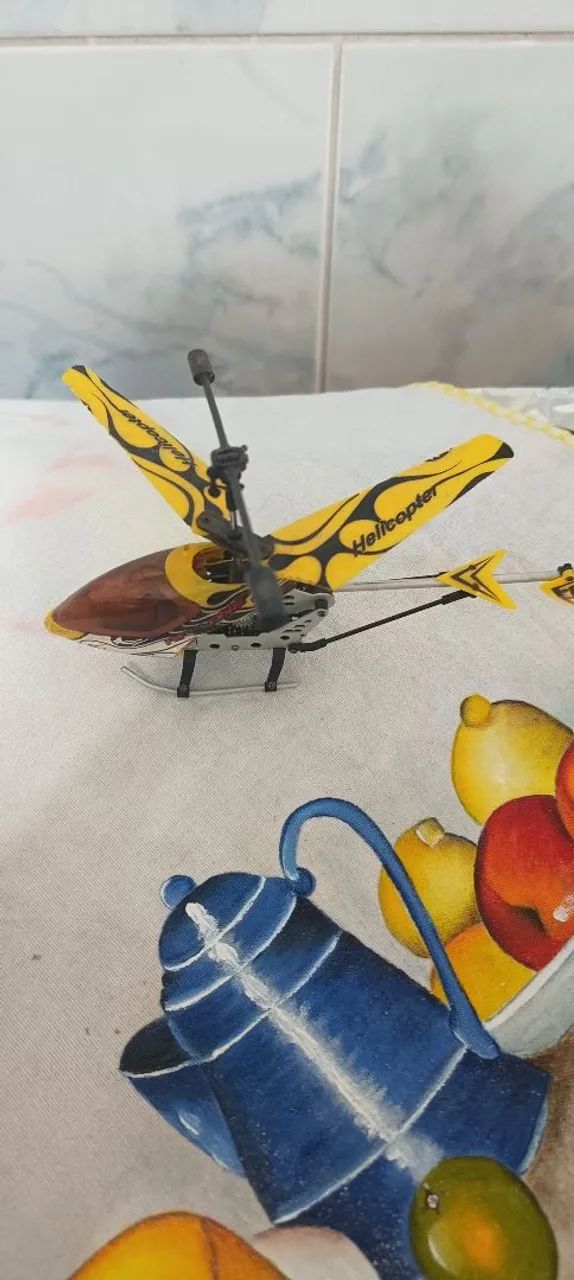 Helicóptero de brinquedo - Foto 4