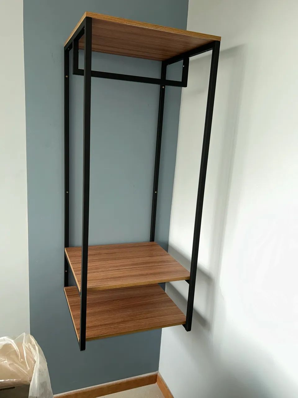 Criado suspenso com cabideiro estilo industrial - Foto 2