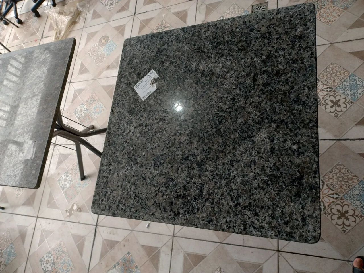 Mesa de granito com base em ferro 70x70 cm  - Foto 3