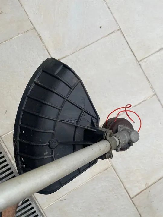 Roçadeira beaver light 1.200w 220v pouco uso - Foto 4