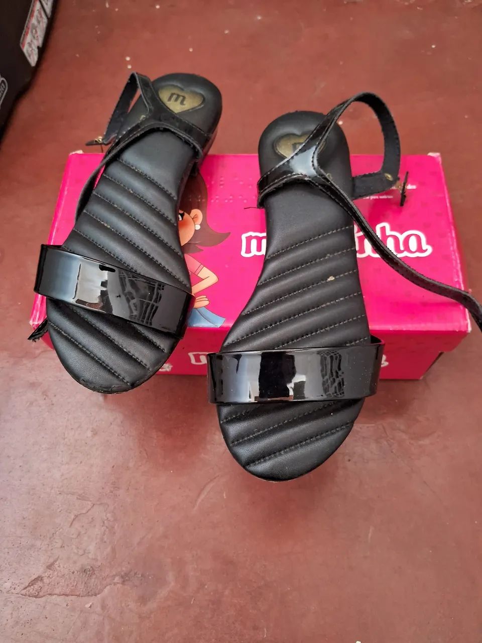 Sandálias pretas para menina