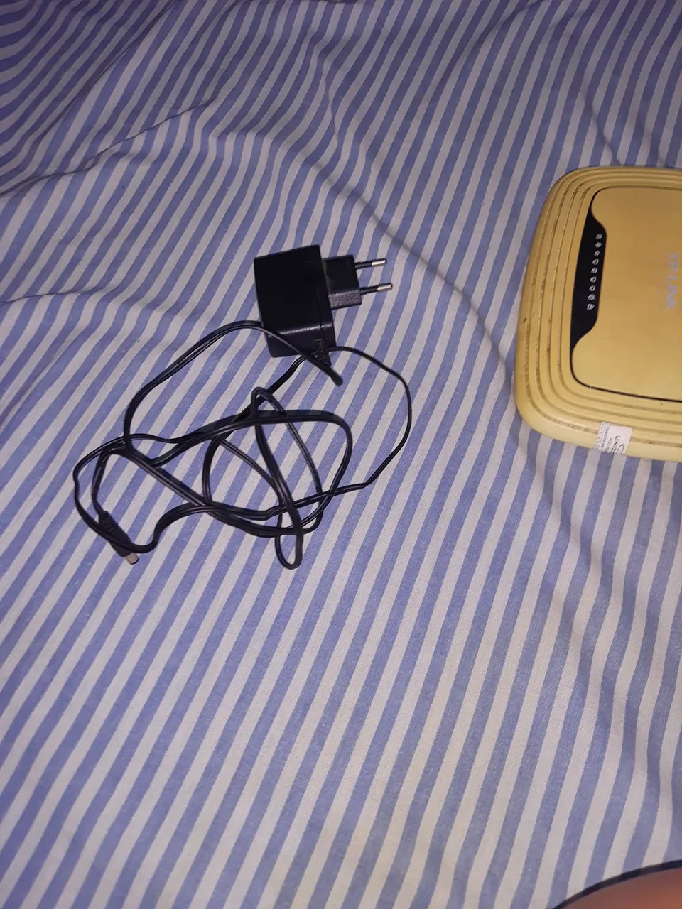 Roteador TP-Link e Carregador