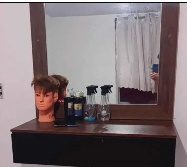 Barber station64363877707011121