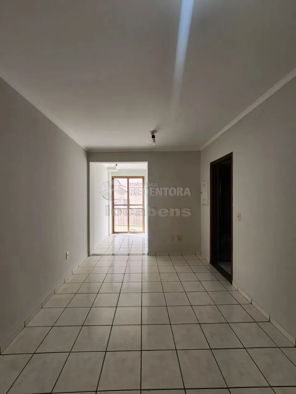 São Francisco Apartamento com 2 dormitórios, 01 vaga de garagem.