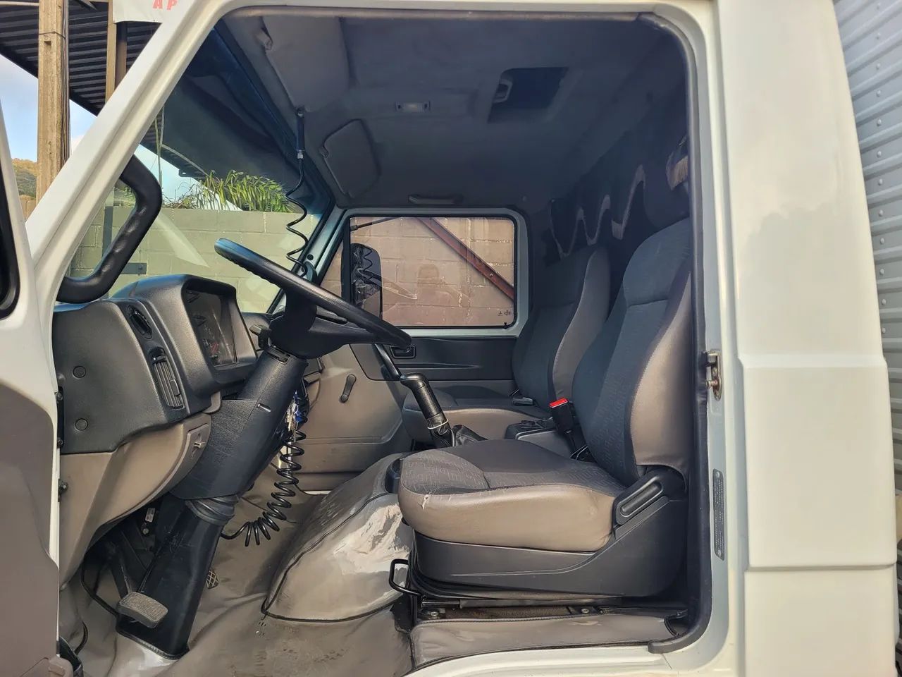 VW 8.160 Delivery 2015 Baú 6,20mts 6 Pneus Novos - Foto 12