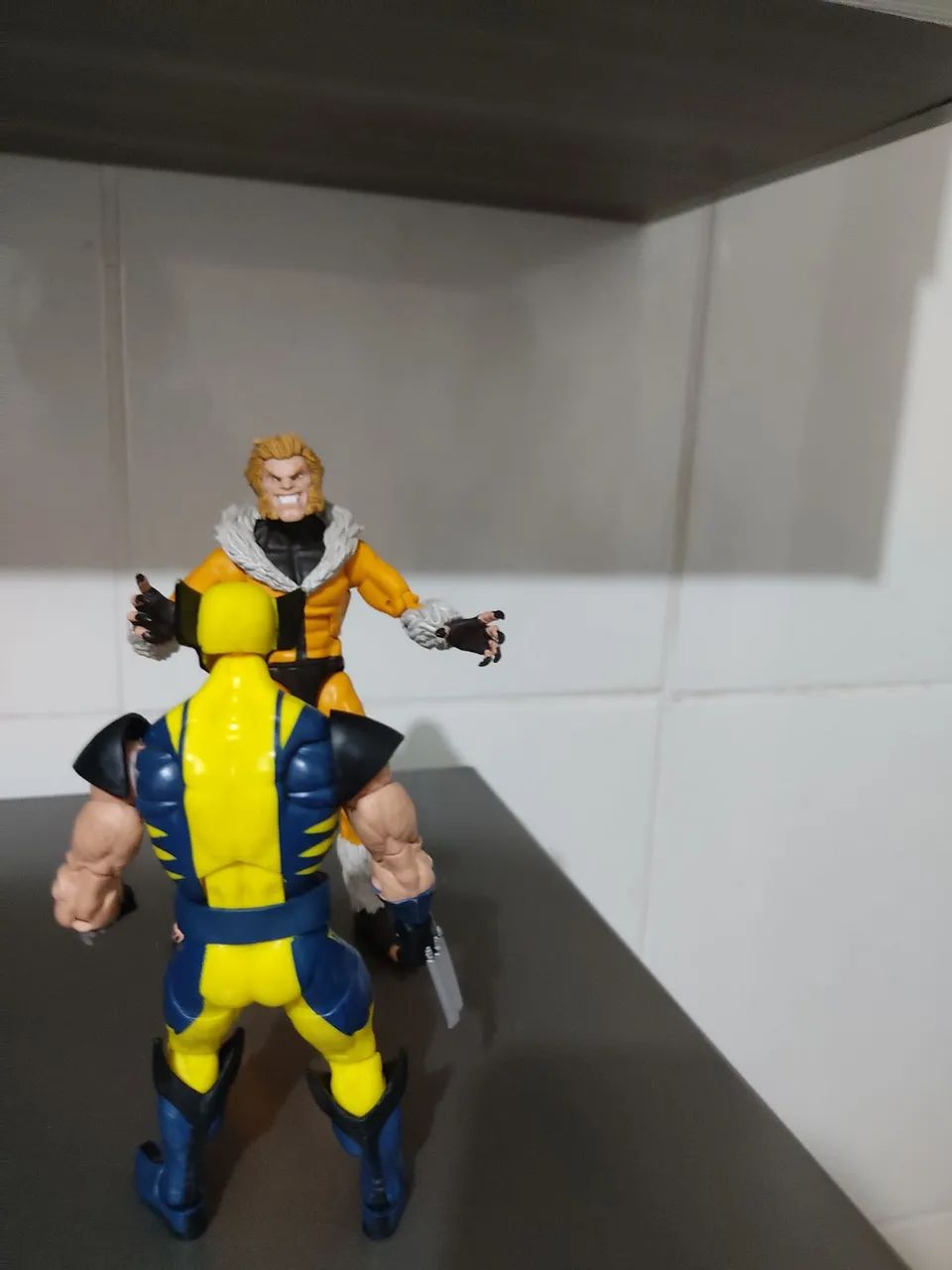 Action Figure Wolverine x Dentes de Sabre