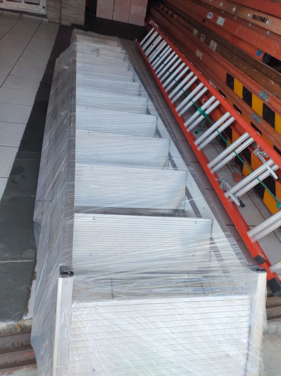 Escadas Tesoura Acesso Duplo Novas Vários Tamanhos  - Foto 5