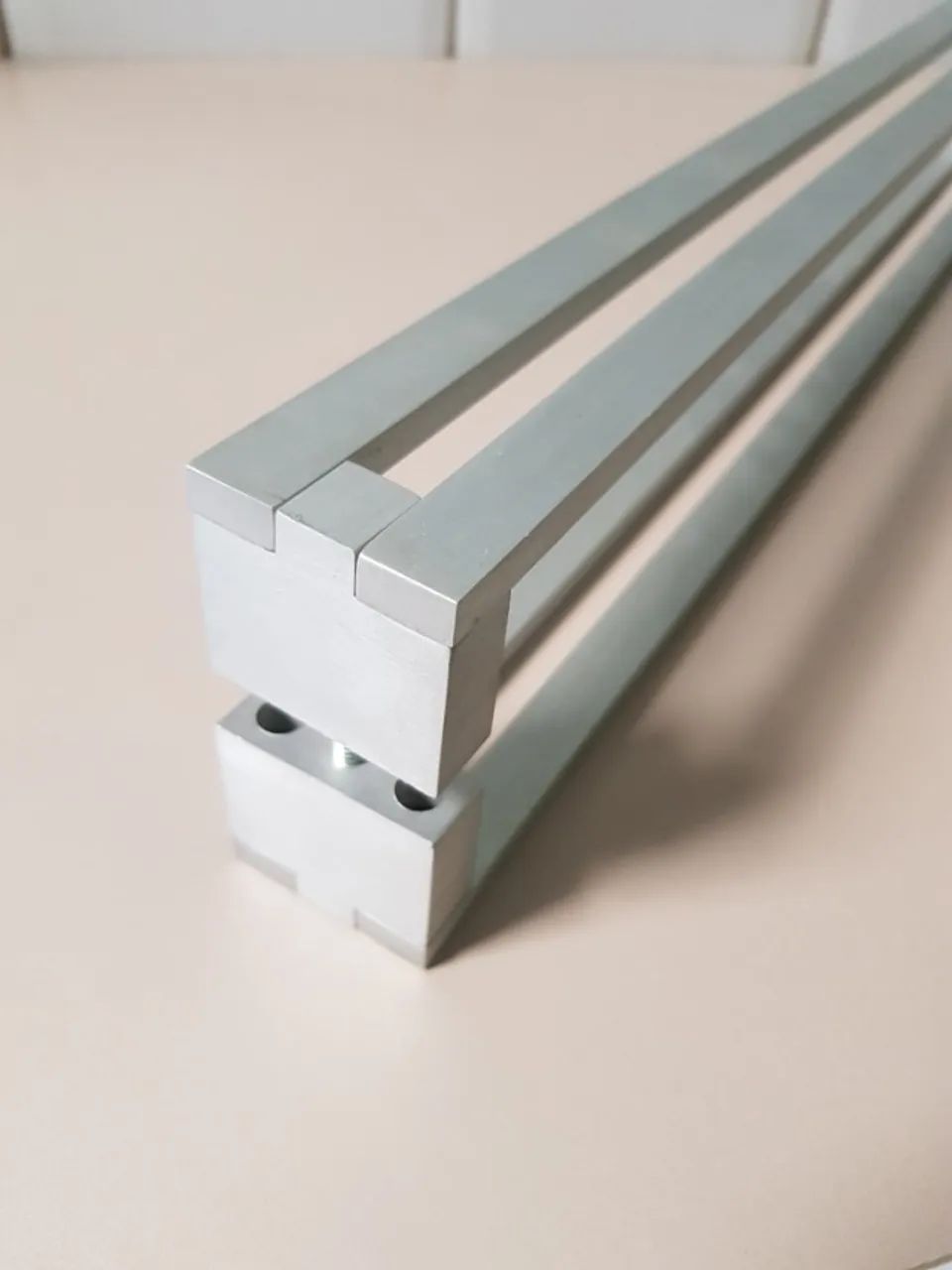 Puxador Duplo para Porta Pivotante - Alumínio (60 cm) - Foto 4