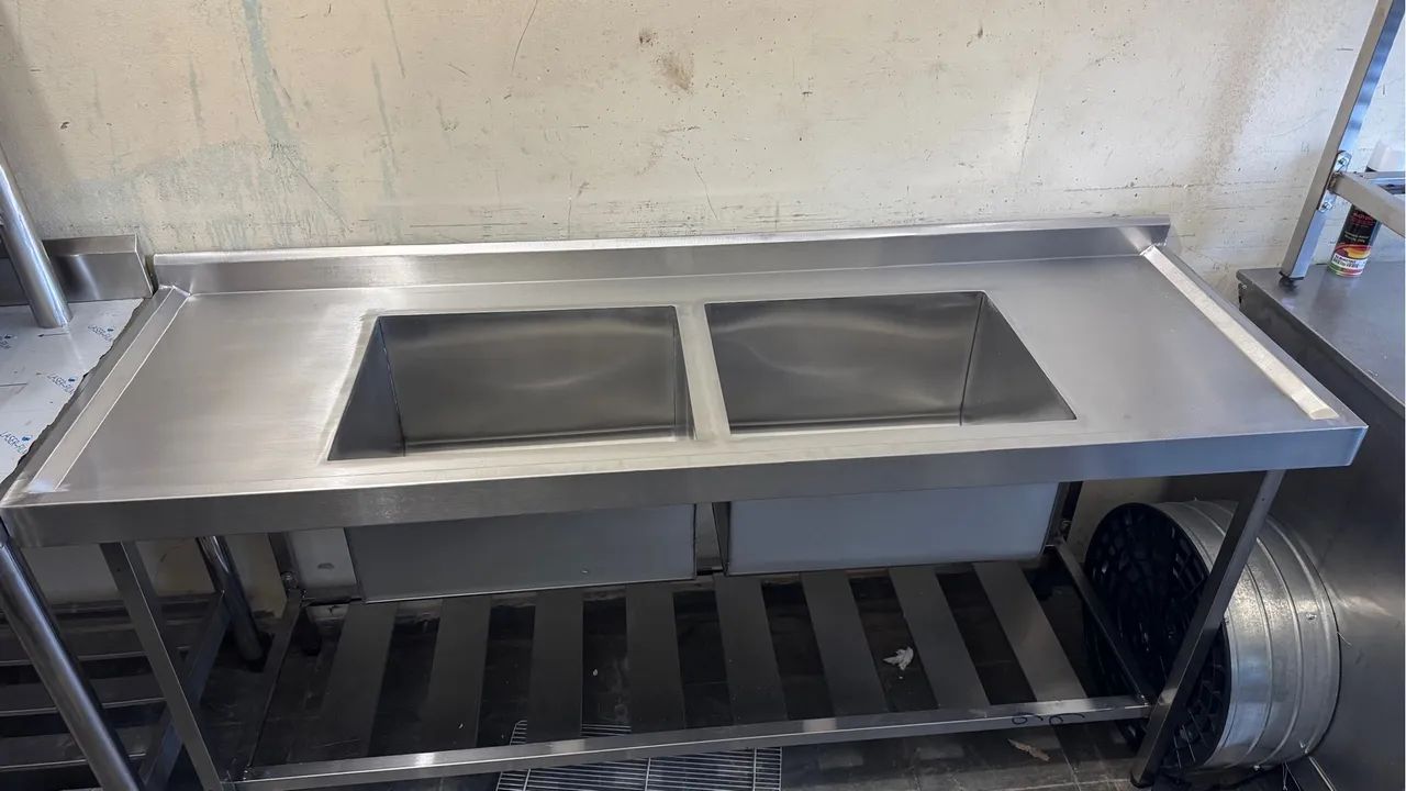 Bancada de Aço Inox com 2 Cubas 1,80 x 0,60 - Foto 4