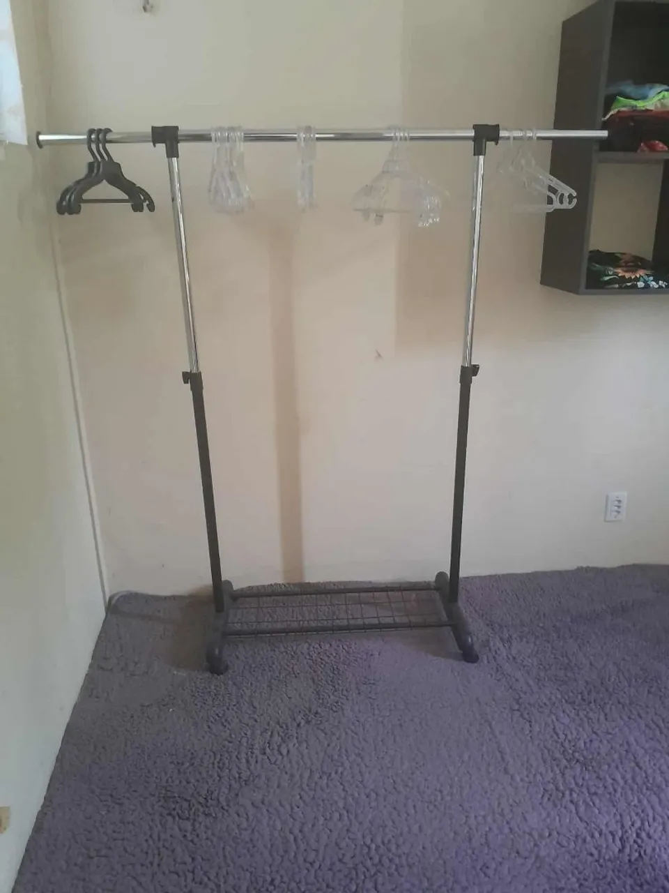 Alugo quarto no meu apartamento só para mulhres.