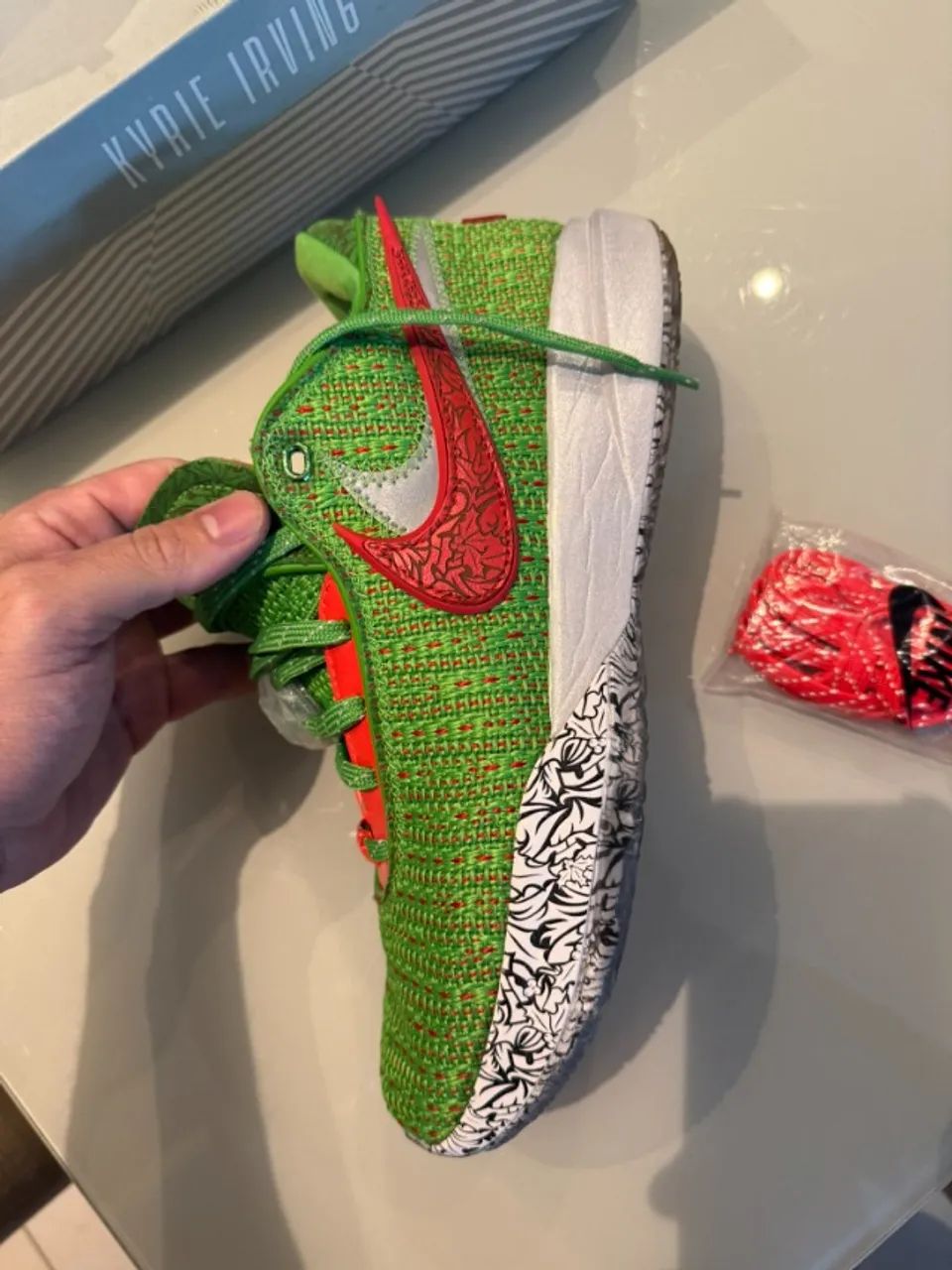 Tênis Nike Kyrie ?Grinch? Verde/Vermelho Edição Limitada