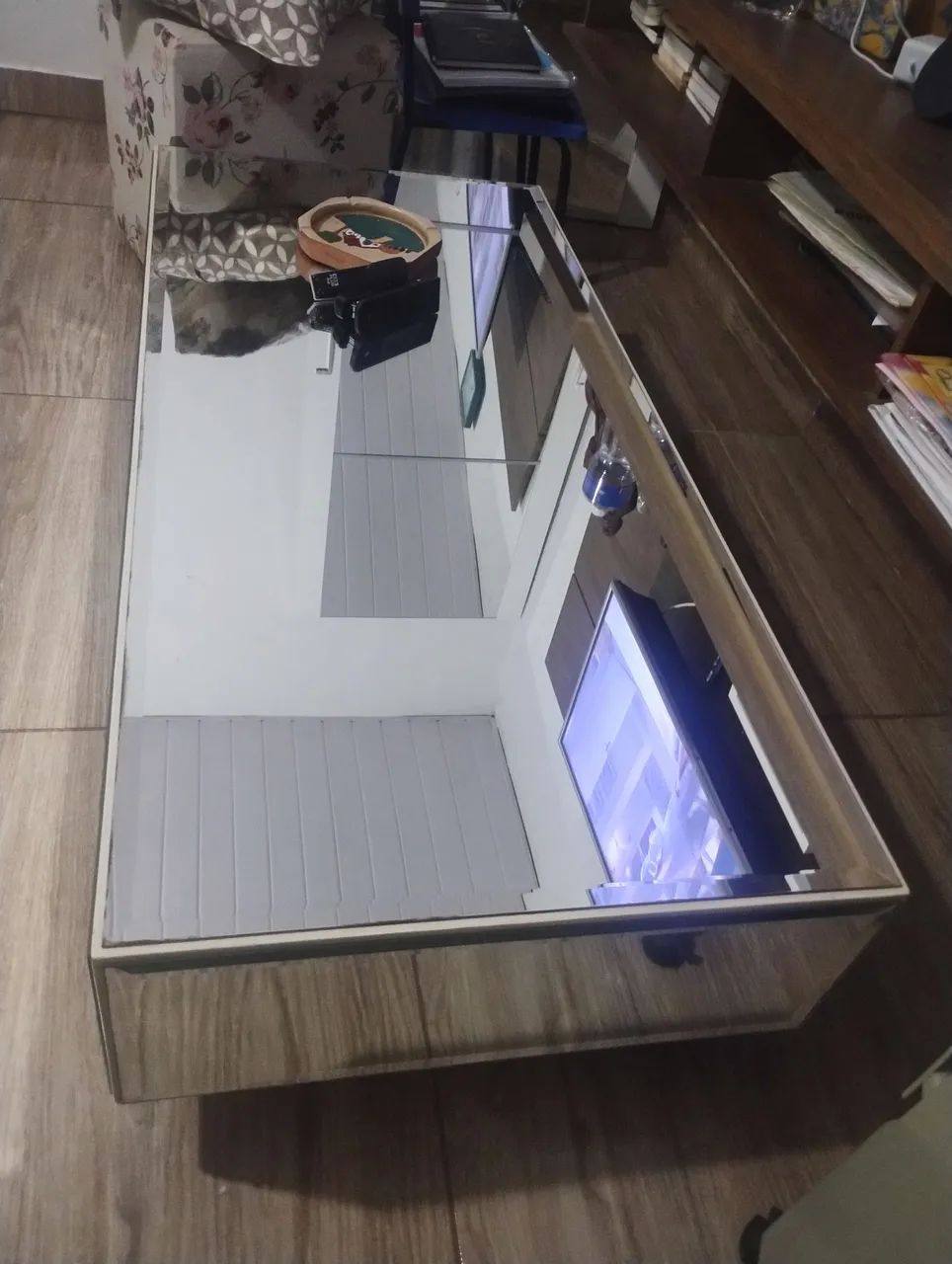 Mesa de centro toda espelhada 