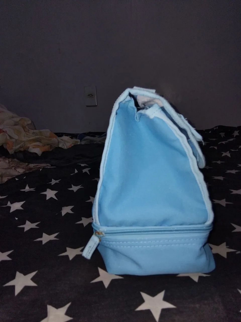 Bolsa térmica azul com flores - ideal para lanches! - Foto 5