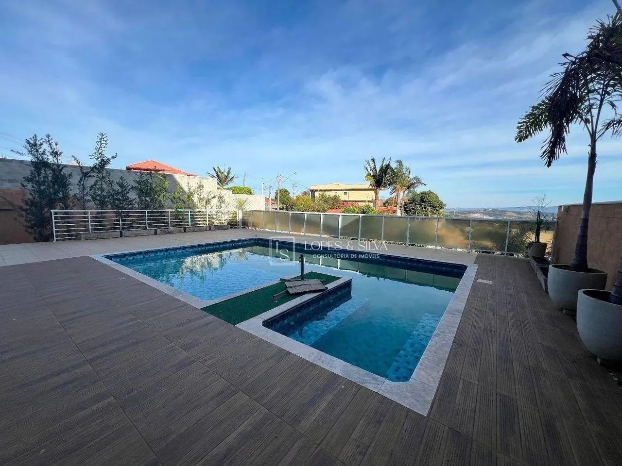 Casa com 4 Dormitórios, sendo 2 suítes à Venda em Condomínio localizado em Atibaia, SP