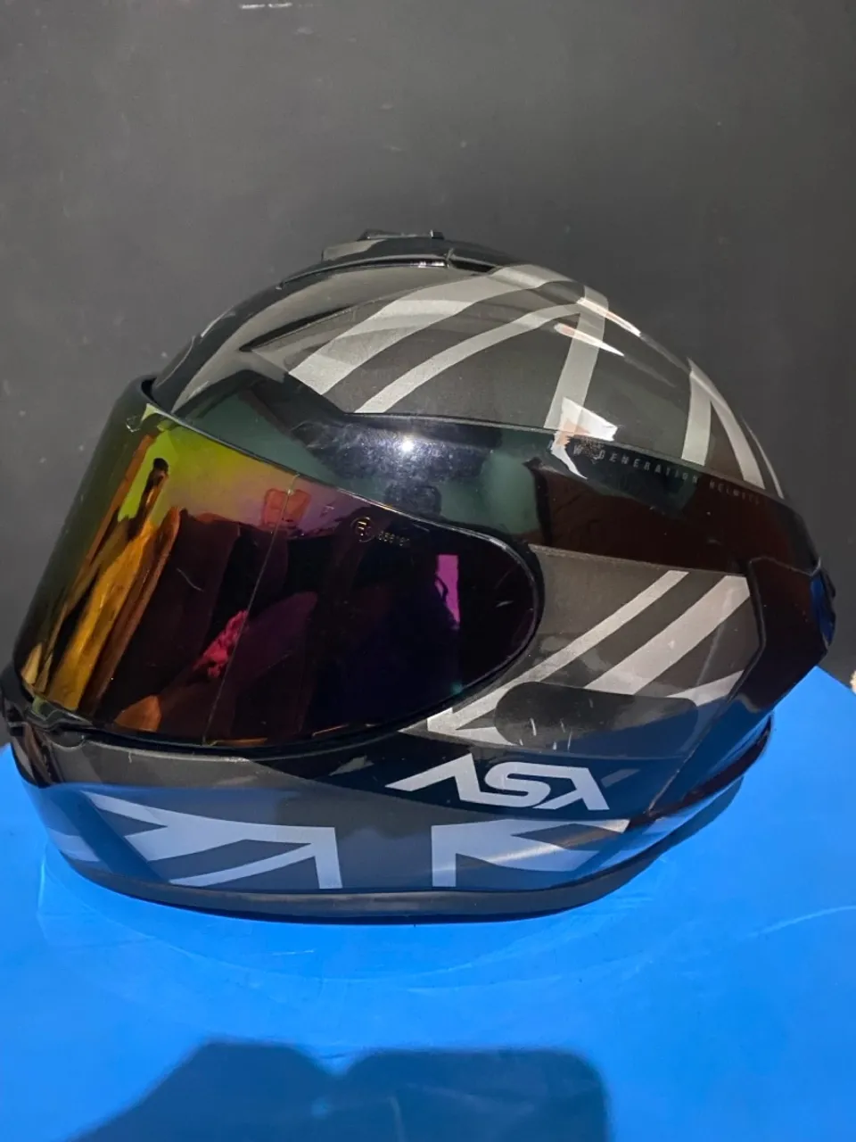 Capacete ASX com design moderno