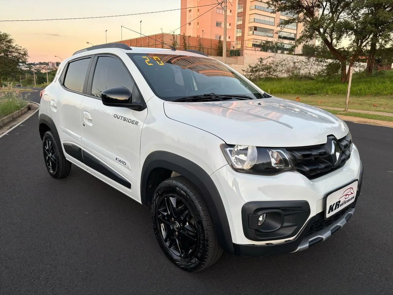 KWID OUTSID 10MT 2020 BRANCA 2019/2020