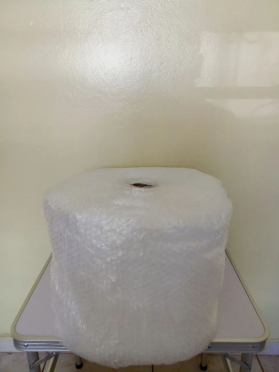 Vendo bobina 100 metros de plástico bolha grande preço 90 reais novo  - Foto 2