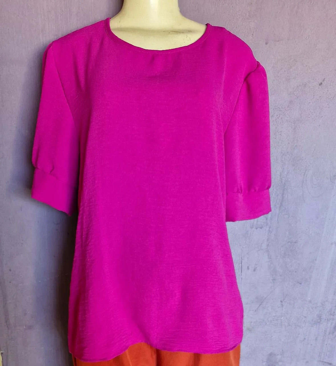 Blusa feminina pink com mangas curtas
