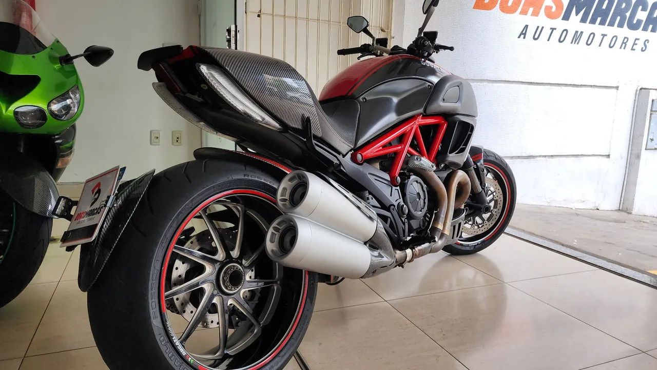 Ducati Diavel Carbon 2013/2013 - Foto 3