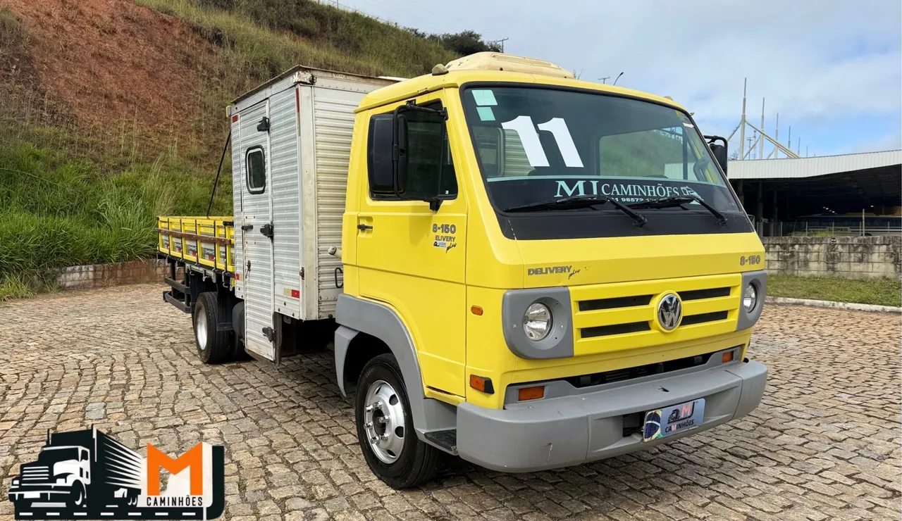 VW 8150 carroceria e cabine suplementar para 8 passageiros