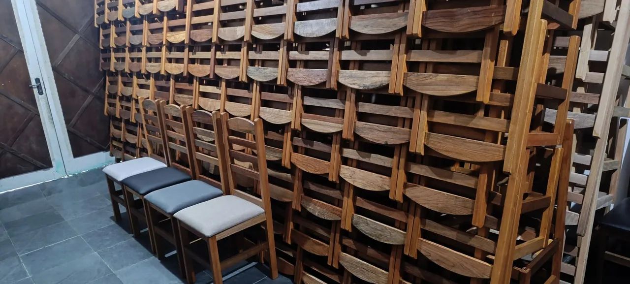 Cadeiras estofadas. Madeira maciça $ 220,00 cada. Novas e a pronta entrega 0 - Foto 6