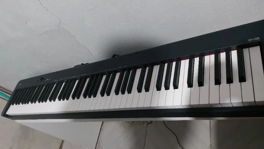 Piano casio cdp s100 - pouco uso, com pedal sustain, todos os cabos originais + cabo MIDI. - Foto 2