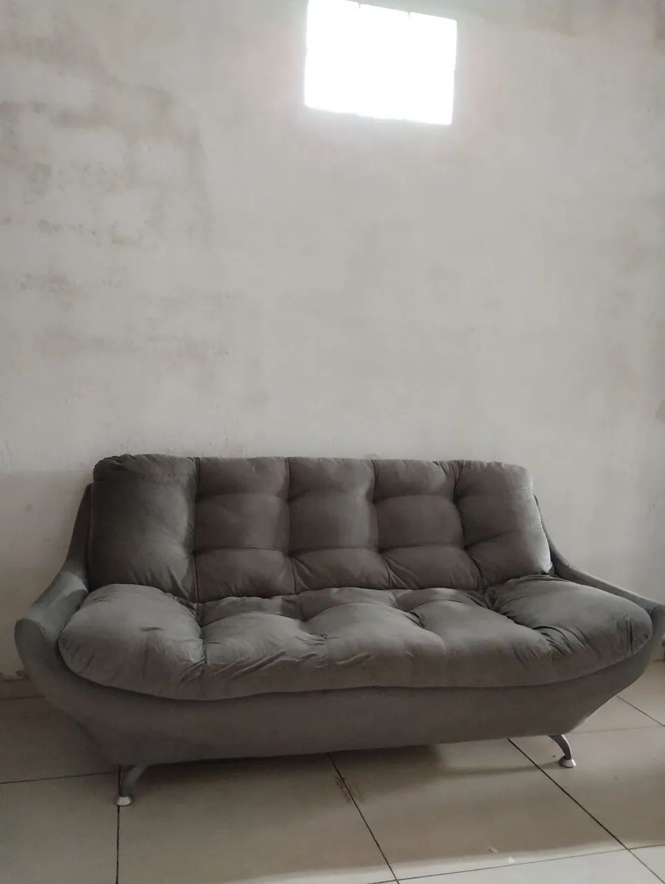 Sofá de 3 lugares confortável e moderno - Foto 3