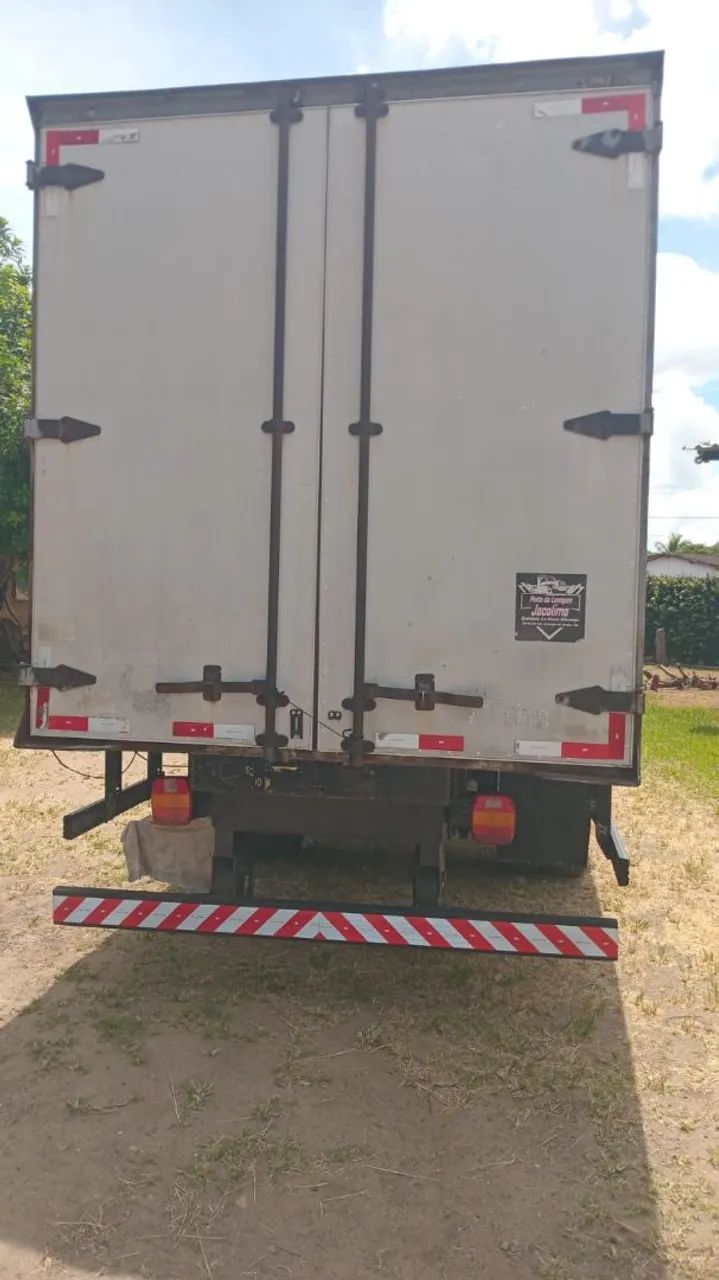 Caminhão baú  - Foto 2