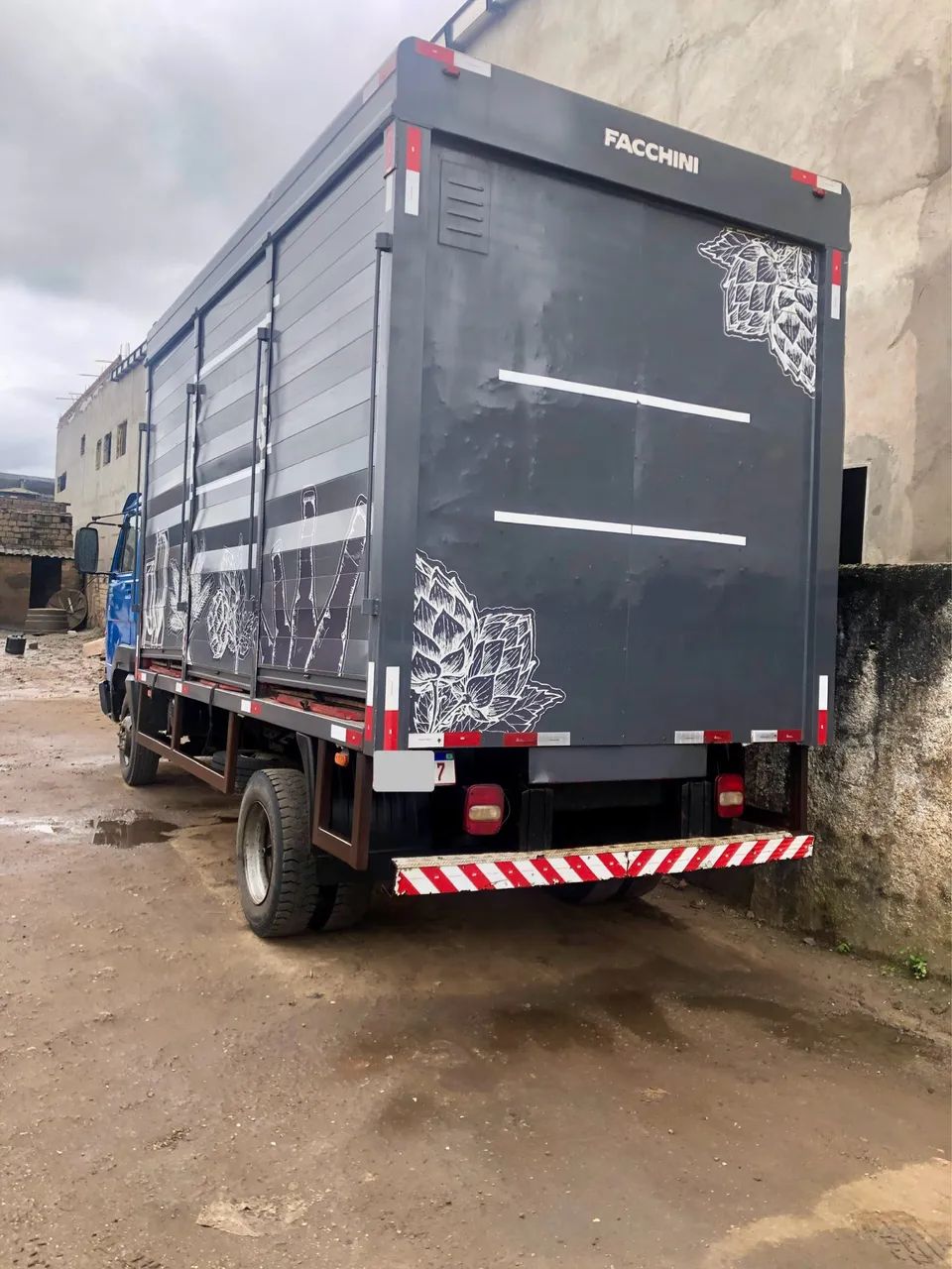 VW Delivery 9-150, 2011 no chassi, também vendo com o baú. - Foto 4