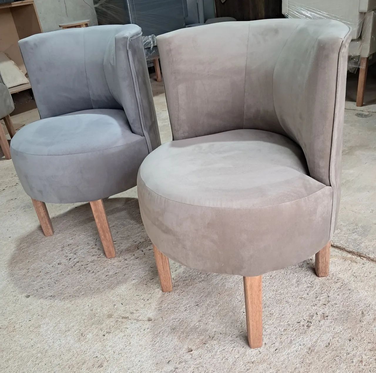 Poltronas modelo retrô nos tecidos suede e em corino - Foto 2