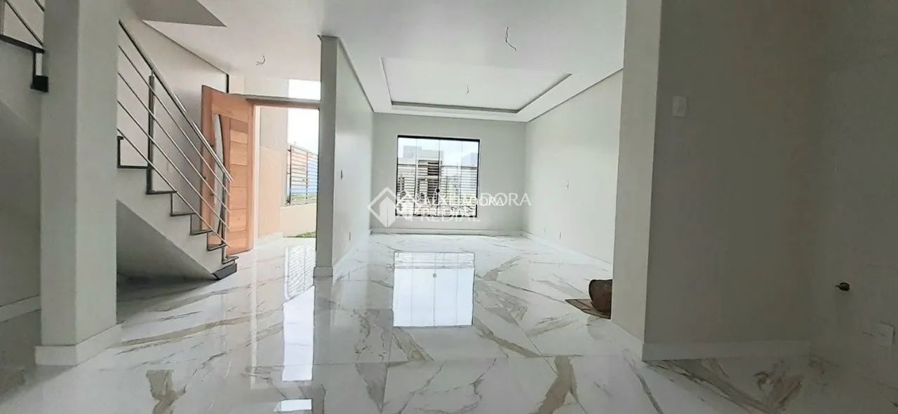 Casa 3 quartos todos suítes a Venda na Hípica.