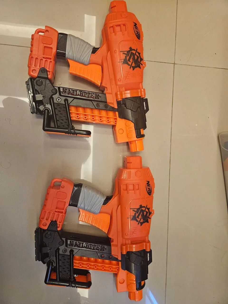 Kit com duas Nerf Nailbiter
