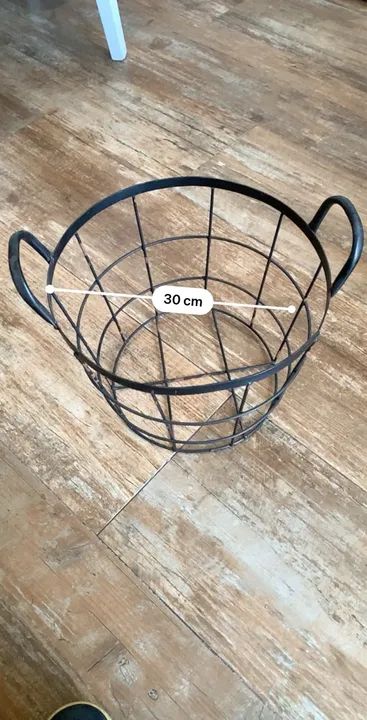 Cesto de metal decorativo 