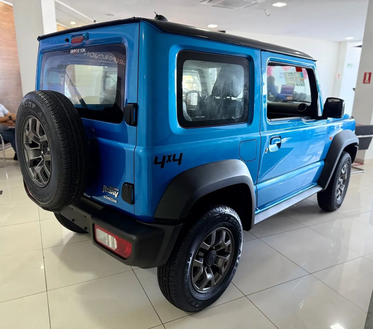 Jimny Sierra 4you+ 2025 - 0km - Douglas 9 8 3 3 2 8 7 1 1  - Foto 4