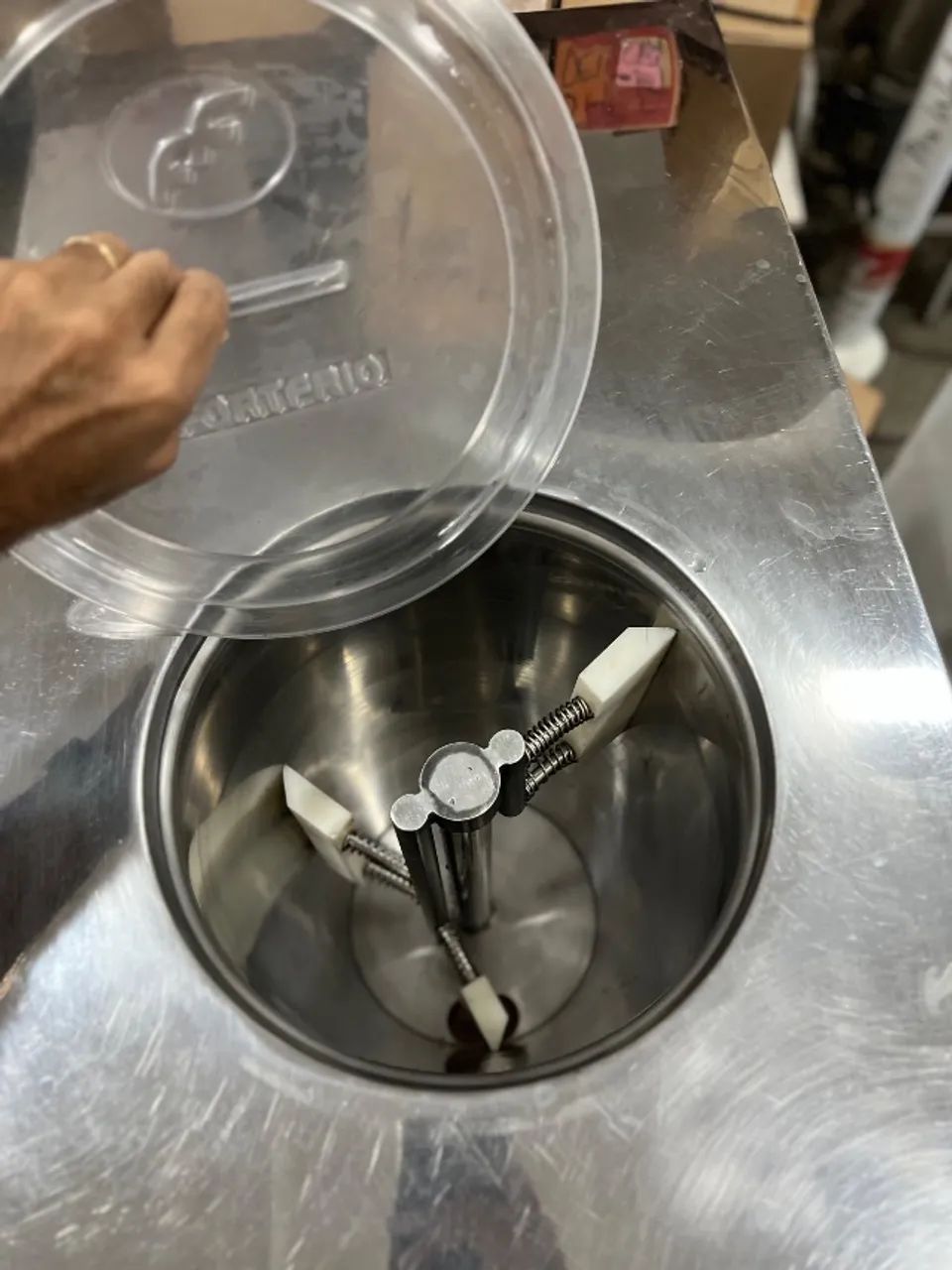 Máquina de sorvete Eletrofrios  - S40 - Cabeçote invertido - bojo 16L  - Foto 6