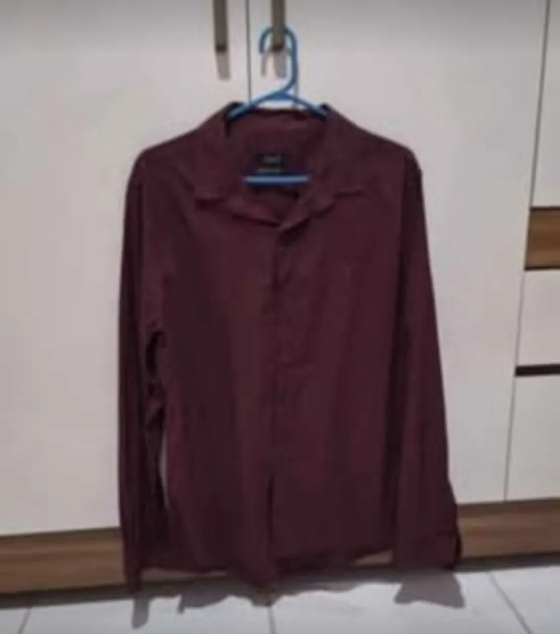 Camisa social vinho