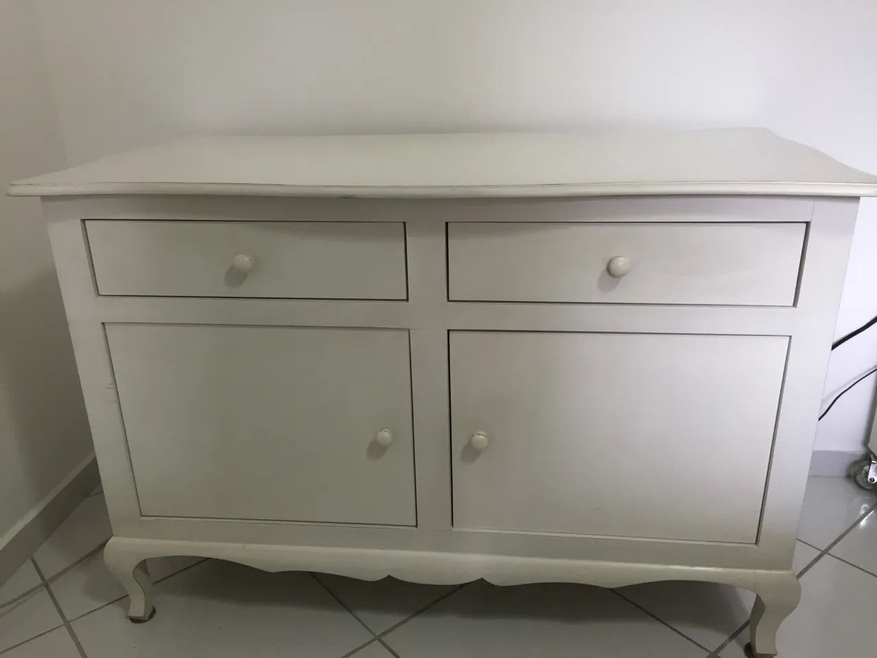 Cômoda Branca Elegante com Design Curvado - Foto 2