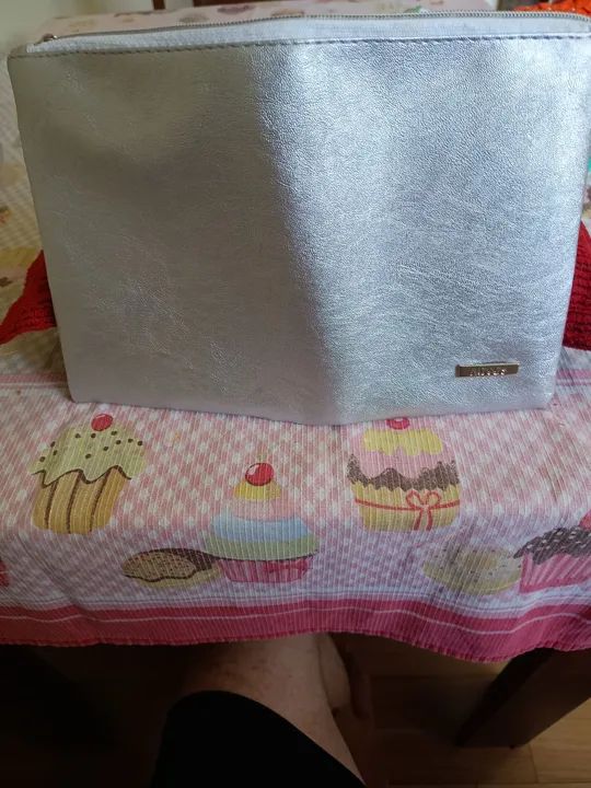 Bolsa de mão nécessaire feminina prata